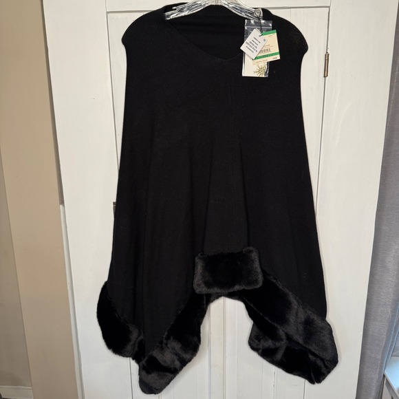 NEW Anne Klein L/XL Black Faux Fur Trim Cape Poncho Sweater Shawl Large